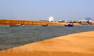 Cà Mau đầu tư hàng chục tỷ đồng để nạo vét, cửa biển Khánh Hội vẫn bị bồi lấp