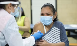 Số người tiêm mũi vaccine tăng cường ngừa COVID-19 tăng kỷ lục tại Mỹ 