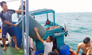 Bộ đội Biên phòng Kiên Giang kịp thời cứu người bị nạn trên biển