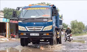 Người dân mòn mỏi chờ nâng cấp, sửa chữa tuyến đường liên huyện