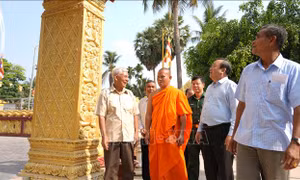 Lãnh đạo tỉnh Tây Ninh thăm, chúc Tết Chôl Chnăm Thmây đồng bào dân tộc Khmer