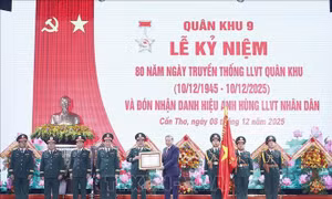 Tổng Bí thư dự Lễ kỷ niệm 80 năm Ngày truyền thống Quân khu 9