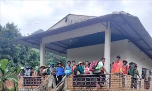 Khẩn cấp đưa 61 hộ dân ở Quảng Ngãi đến nơi an toàn sau khi phát hiện vết nứt núi