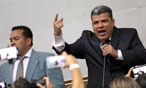 Nghị sĩ Luis Parra được bầu làm Chủ tịch Quốc hội Venezuela