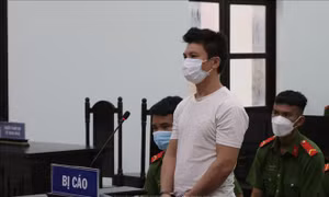 Phạt 9 năm tù giam với nam thanh niên dùng chai bia đánh họ hàng