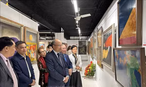 Triển lãm tranh, sản phẩm sơn mài Việt Nam tại Pháp