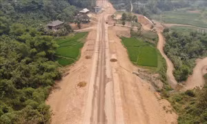 Gấp rút thi công tuyến nối Quốc lộ 32 với cao tốc Nội Bài - Lào Cai