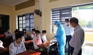 Thêm nhiều ca mắc COVID-19, hàng nghìn học sinh Hà Tĩnh tạm dừng đến trường