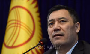 Thủ tướng Kyrgyzstan tuyên bố từ chức quyền tổng thống