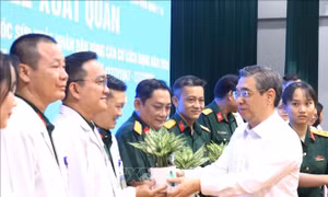 Ra quân chăm sóc sức khỏe người dân tại 10 xã vùng căn cứ cách mạng