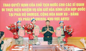 Trao Quyết định của Chủ tịch nước cho ba sĩ quan đi thực hiện nhiệm vụ gìn giữ hòa bình Liên hợp quốc