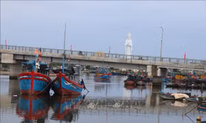 Quân đội chủ động ứng phó với áp thấp nhiệt đới trên Biển Đông