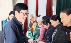 Chăm lo Tết cho các hộ nghèo, gia đình chính sách
