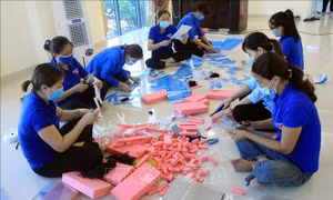 'Chiến sỹ áo xanh' trên phòng tuyến chống COVID-19