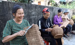Những người phụ nữ tạo sinh kế tại làng quê