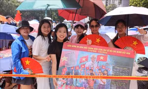 Người dân Hà Nội chờ đón tổng hợp luyện diễu binh, diễu hành A80 lần thứ 2