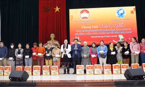 Kịp thời hỗ trợ người dân bị ảnh hưởng mưa lũ có Tết đong đầy