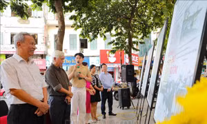 'Hồ Gươm, Giao lộ Đông Tây' - Hồi ức đẹp về Hồ Gươm và Hà Nội xưa