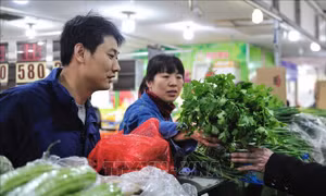 Trung Quốc: Doanh số bán lẻ thấp nhất trong 16 năm