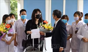 Bệnh nhân số 211 mắc COVID-19 được xuất viện tại Ninh Bình
