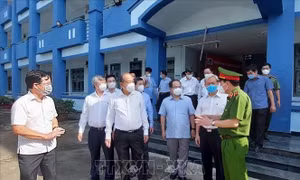 Phó Thủ tướng Trương Hòa Bình kiểm tra phòng, chống dịch COVID-19 tại Đồng Nai