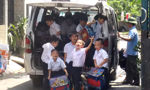 Xử phạt gần 100 xe đưa đón học sinh vi phạm điều kiện kinh doanh