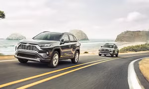 Toyota lần đầu tiên để mẫu xe RAV4 bán dưới thương hiệu Suzuki