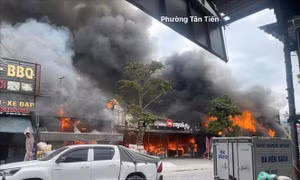 Hải Phòng: Cháy lớn tại phường An Phong, năm cửa hàng bị thiêu rụi