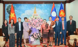 Tổng Giám đốc TTXVN chúc mừng 50 năm Quốc khánh nước CHDCND Lào