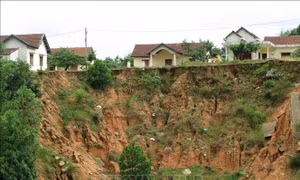 Người dân đang 'ngóng' khu tái định cư khi mùa mưa lũ tới