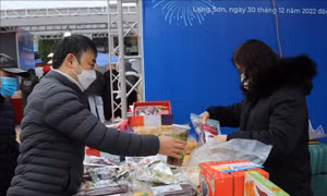 'Chợ Tết Công đoàn' mang Tết đến nhiều gia đình khó khăn