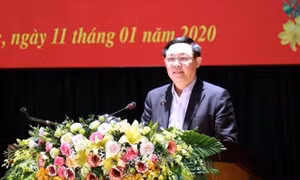 Phó Thủ tướng Vương Đình Huệ trao quà Tết cho gia đình chính sách tại Vĩnh Phúc