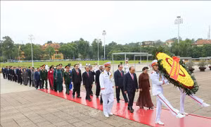Lãnh đạo Đảng và Nhà nước vào Lăng viếng Chủ tịch Hồ Chí Minh
