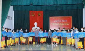 Hỗ trợ xây dựng nhà ở cho đồng bào Công giáo nghèo sinh sống trên sông