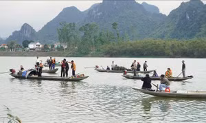 Tìm thấy thi thể nạn nhân thứ 2 trong vụ lật thuyền trên sông Gianh
