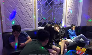 Đột kích quán karaoke, phát hiện 44 khách dương tính với ma túy