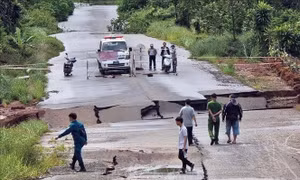 Tiếp tục phong tỏa các tuyến đường bị sạt lở dẫn vào khu dân cư tại Bảo Lộc, Lâm Đồng