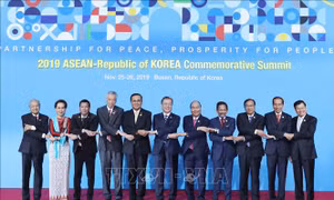 Thủ tướng Nguyễn Xuân Phúc dự phiên thứ nhất Hội nghị Cấp cao kỷ niệm 30 năm Quan hệ đối thoại ASEAN-Hàn Quốc