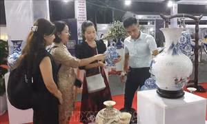 Khai mạc Triển lãm các sản phẩm OCOP, thủ công mỹ nghệ và làng nghề