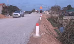 Con đường mới nghiệm thu đã có hiện tượng xuống cấp
