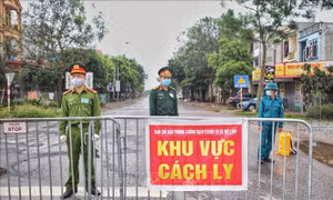 Các chốt kiểm soát dịch COVID-19 vẫn 'rào kín' thôn Hạ Lôi