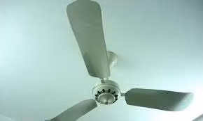Rơi quạt trần trong lớp học, một học sinh bị thương phải cấp cứu 