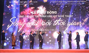 Lễ phát động sáng tác các tác phẩm văn học nghệ thuật 'Sống mãi với thời gian'