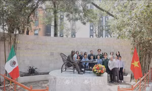 136 năm Ngày sinh Chủ tịch Hồ Chí Minh: Hình ảnh Bác sống mãi giữa lòng thủ đô Mexico City