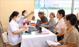 Ninh Bình: Ra quân khám sức khỏe định kỳ, khám sàng lọc miễn phí cho người dân