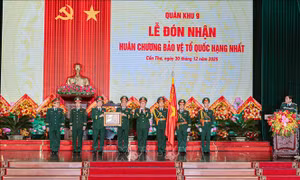Bộ Tư lệnh Quân khu 9 đón nhận Huân chương Bảo vệ Tổ quốc hạng Nhất