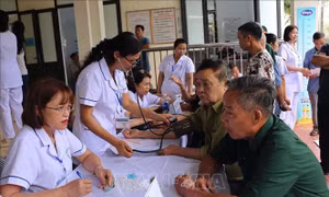 Mô hình chăm sóc sức khỏe 'sáng đi, chiều về' - giải pháp thích ứng với già hóa dân số