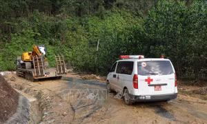 Ngành Y tế 'kích hoạt' các đội cơ động sẵn sàng hỗ trợ vùng lũ