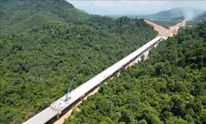Hợp long cây cầu dài nhất trên cao tốc Vân Phong - Nha Trang