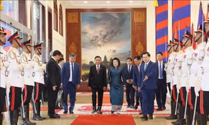 Lễ đón trọng thể Ủy viên Bộ Chính trị, Thường trực Ban Bí thư Trần Cẩm Tú thăm chính thức Vương quốc Campuchia